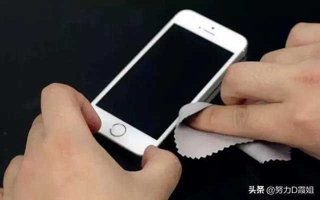 手机屏幕脏了怎么办不用眼镜布,手机屏幕脏不要用纸擦