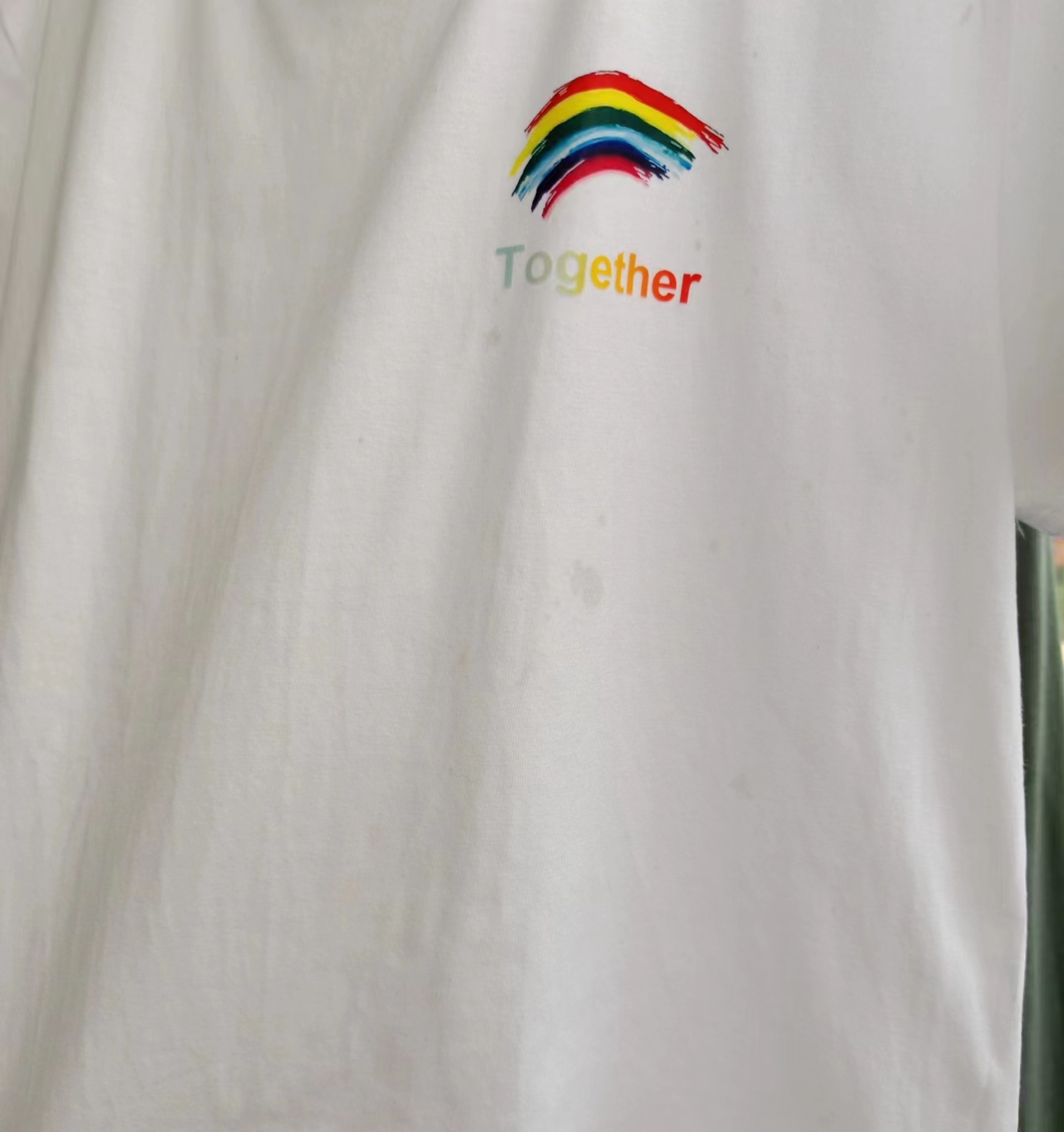 小孩子衣服上的水果渍油渍怎么洗,孩子衣服上的果汁污渍怎么去除