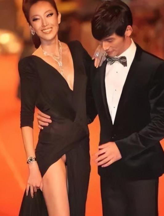 周迅口中的“炒作女王”陷害王心凌,红毯故意“暴露”吸引眼球!