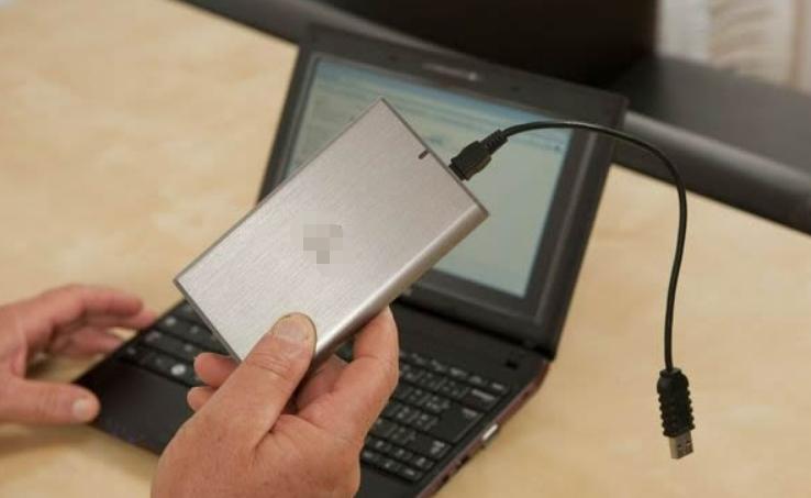 移动硬盘和u盘到底能不能热插拔,移动硬盘能热插拔吗