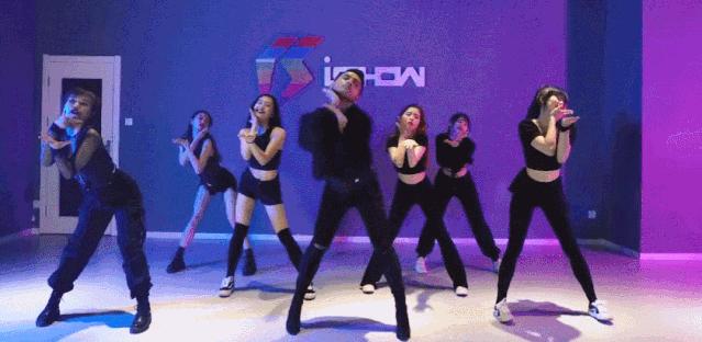 “宅男女神”与穷小伙的瓜！