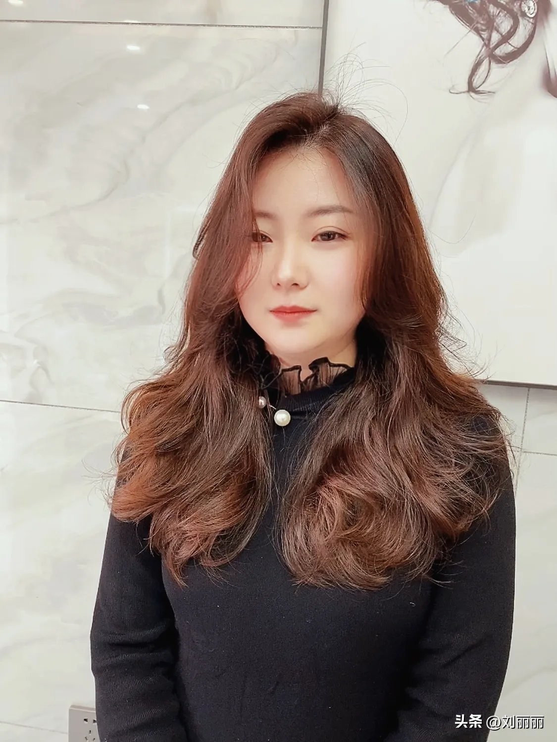 短发想留长发暂时烫什么发型好看,现在烫头发流行什么样的短发型