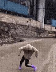 “姑娘你不能挡一下那里么？那东西让人看了很难为情”哈哈哈