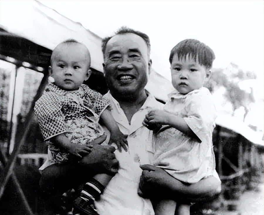 *德朱**外孙刘建回忆:爷爷最想留下的名誉,是被称为一名合格的老兵