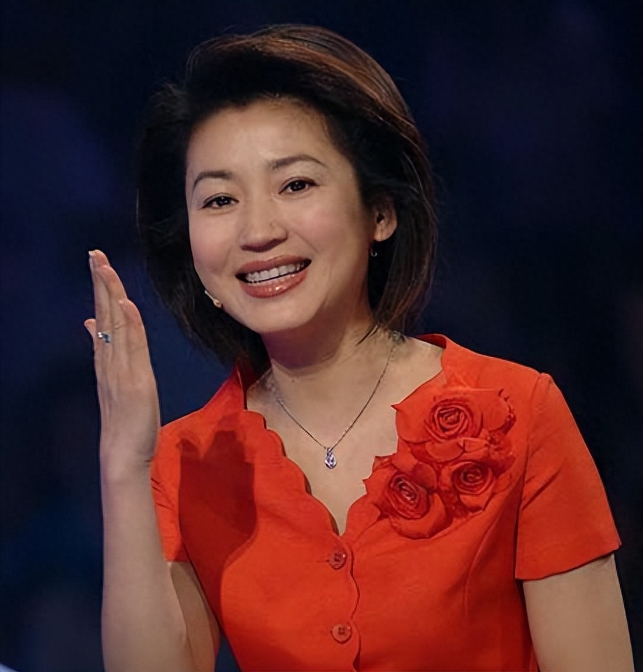 央视一姐王小丫的视频,央视主持人王小丫2000年身体状况