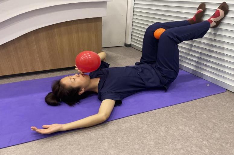 辟谣：腰疼躺躺就好了？专业物理治疗师建议：不信谣，别“躺平”