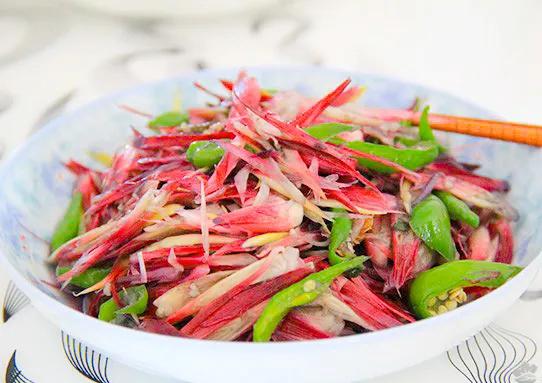 小时候吃的野菜视频,小时候吃的凉拌野菜