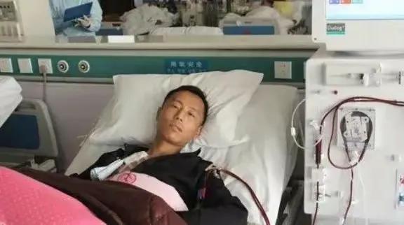10年前卖肾买苹果手机的高三学生，获赔147万，如今肠子都悔青了