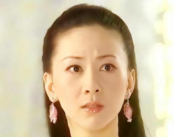 事实证明，为了钱选择当“裸模”的汤加丽，已经走上了另一条大道