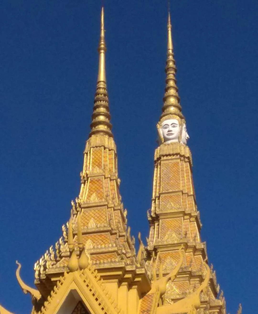 阴森森与金碧辉煌