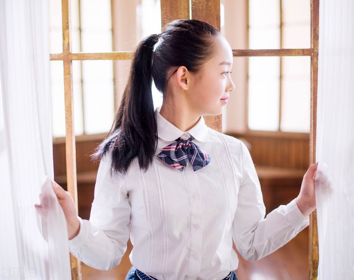 继父把热水袋放进我的被窝，我该如何接受这份让人窒息的“父爱”