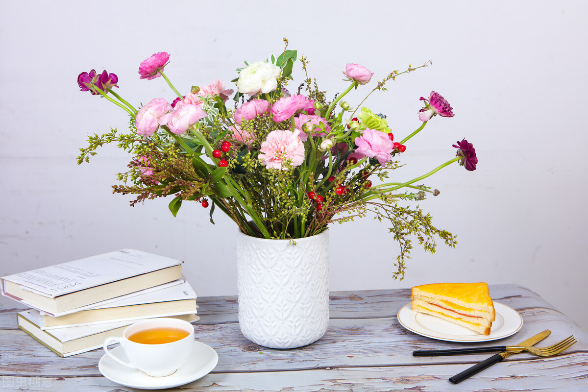 看到别人有钱就自卑怎么办,看到有钱人自卑怎么办