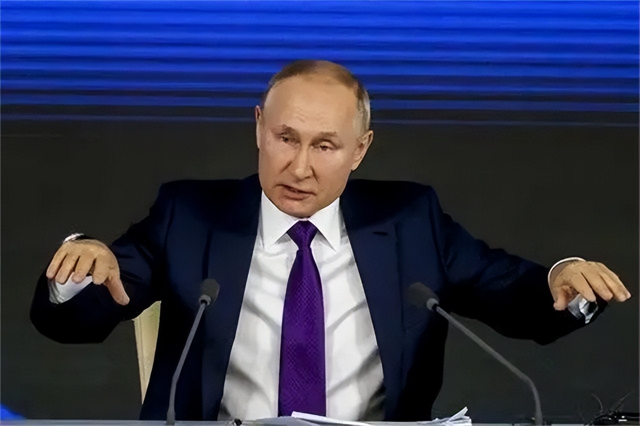 普京为什么走路左手不摆动,普京为什么走路总是一只胳膊不动