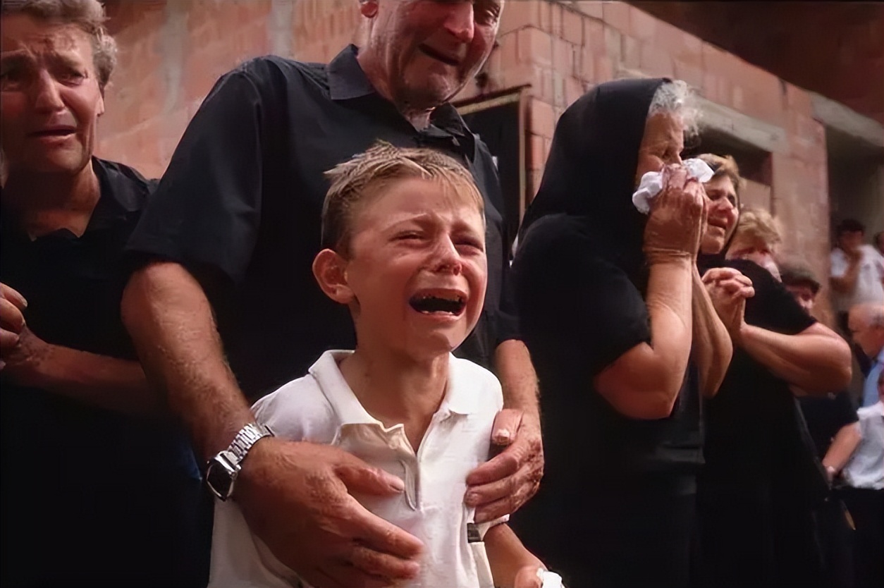 残酷的波黑战争：*杀屠**闻名世界，手段堪比纳粹，一半人口沦为难民