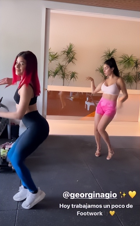 乔治娜带迷你罗参加活动,乔治娜穿c罗衣服