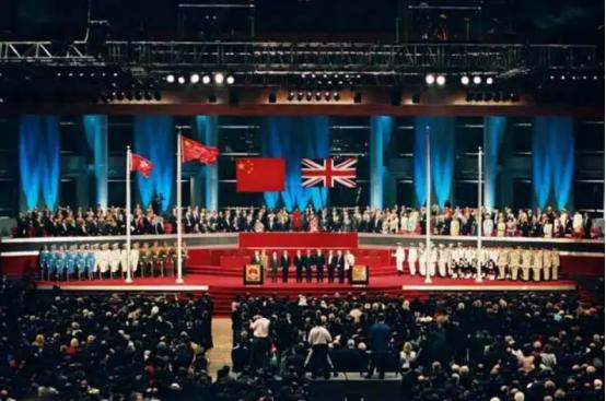 1997年香港回归前夕，英国34艘军舰侵犯南海，这是为何？