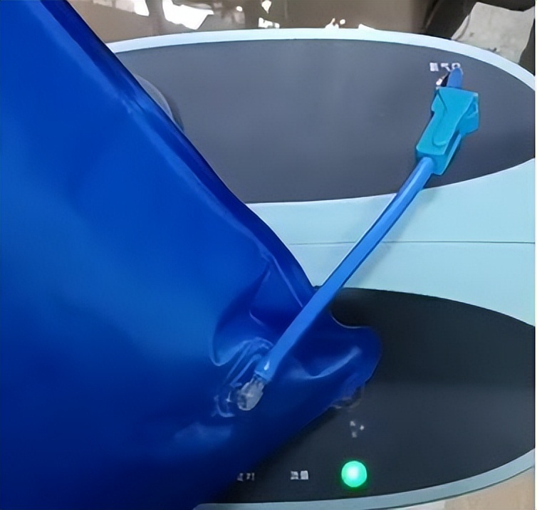 制氧机可以给氧气袋充氧,家用医用制氧机给氧气袋充氧