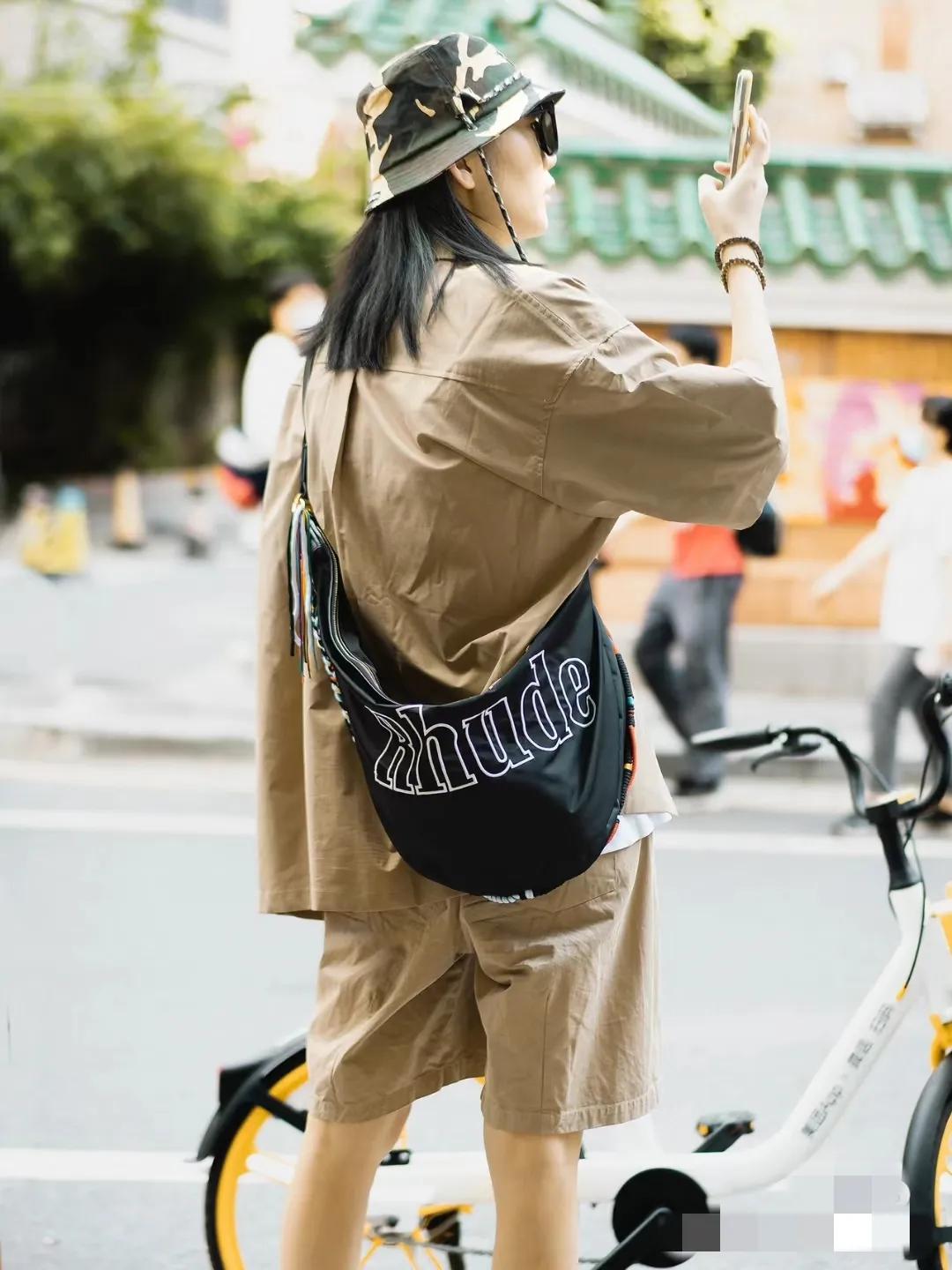 深圳市时尚街拍,穿衣风格干净有气质街拍