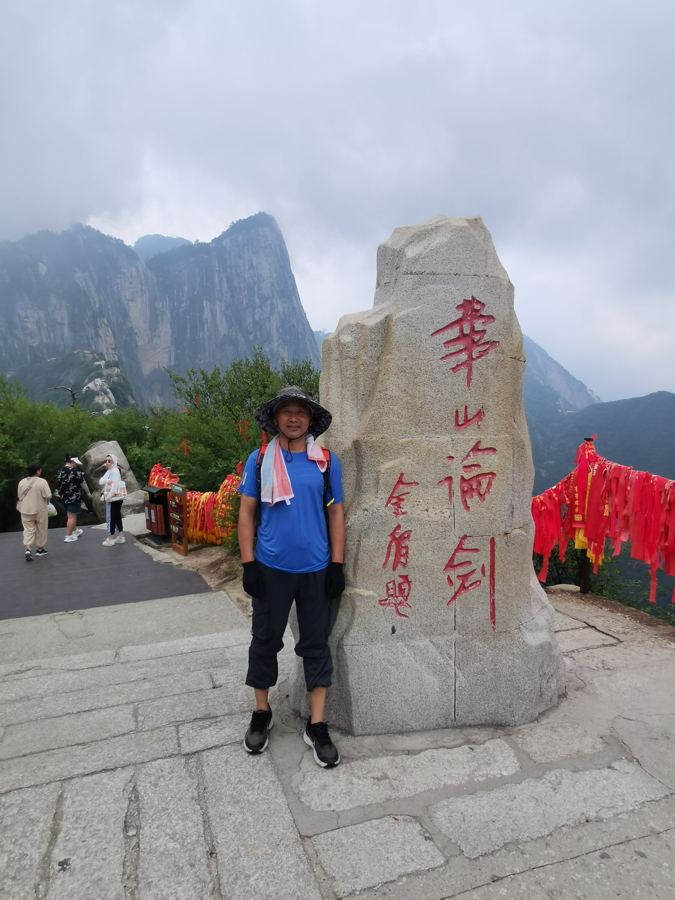 徒步华山悲惨场景,徒步华山要过哪些景观