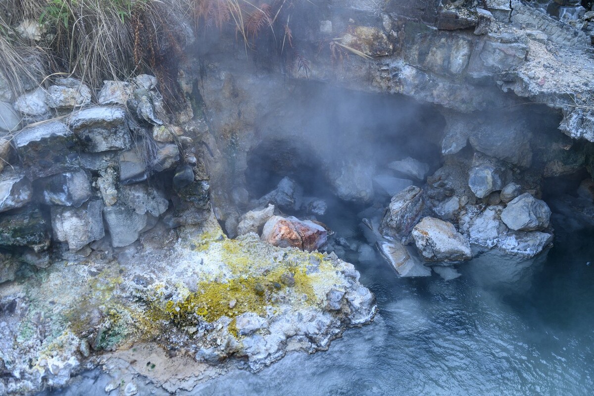 冬天哪里温泉度假村最好,泡温泉地方推荐室内温泉