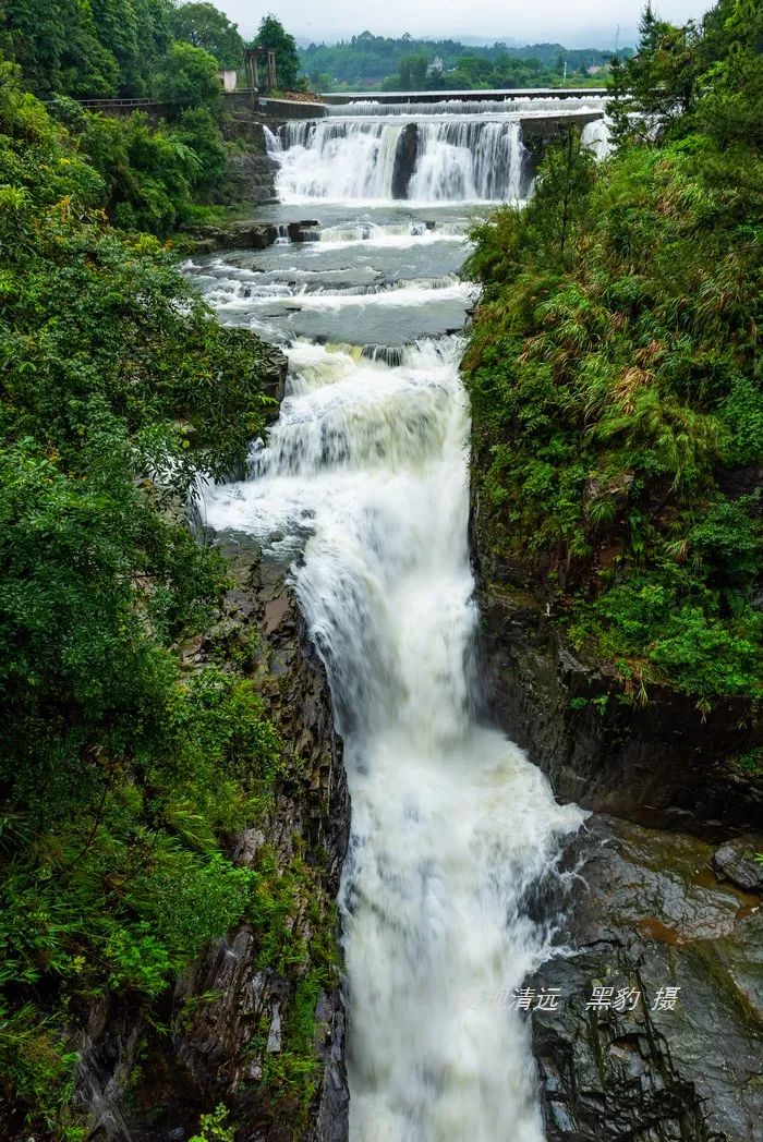 户外徒步登山赏冰瀑,广东户外徒步登山风景最美