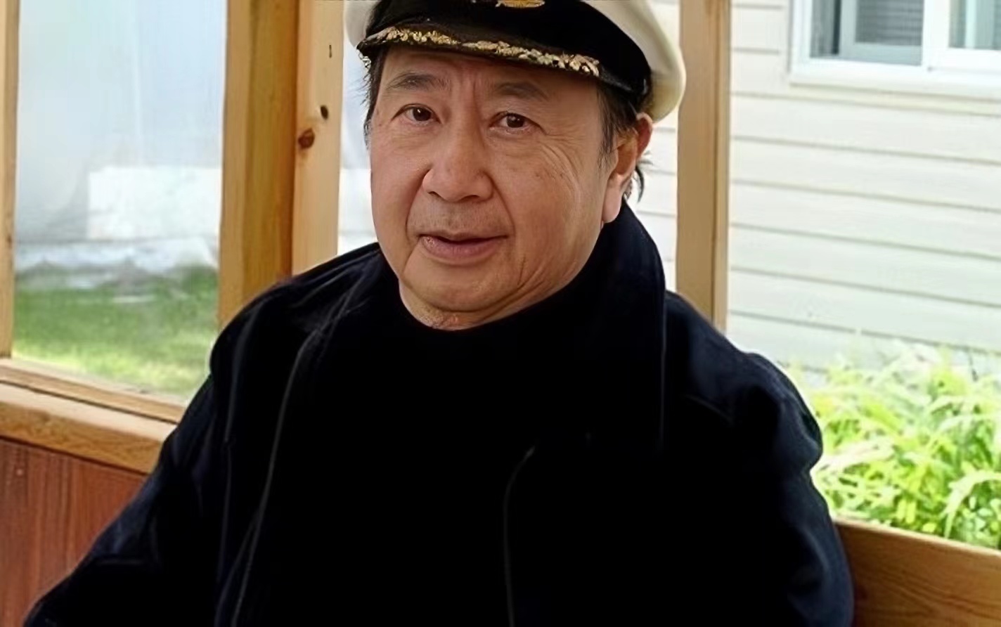 知名播音王子81岁还坚持做网红！皮肤松弛显沧桑，移民国外多年