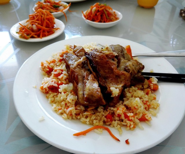 开水烫饭的正确方法,真正的抓饭做法