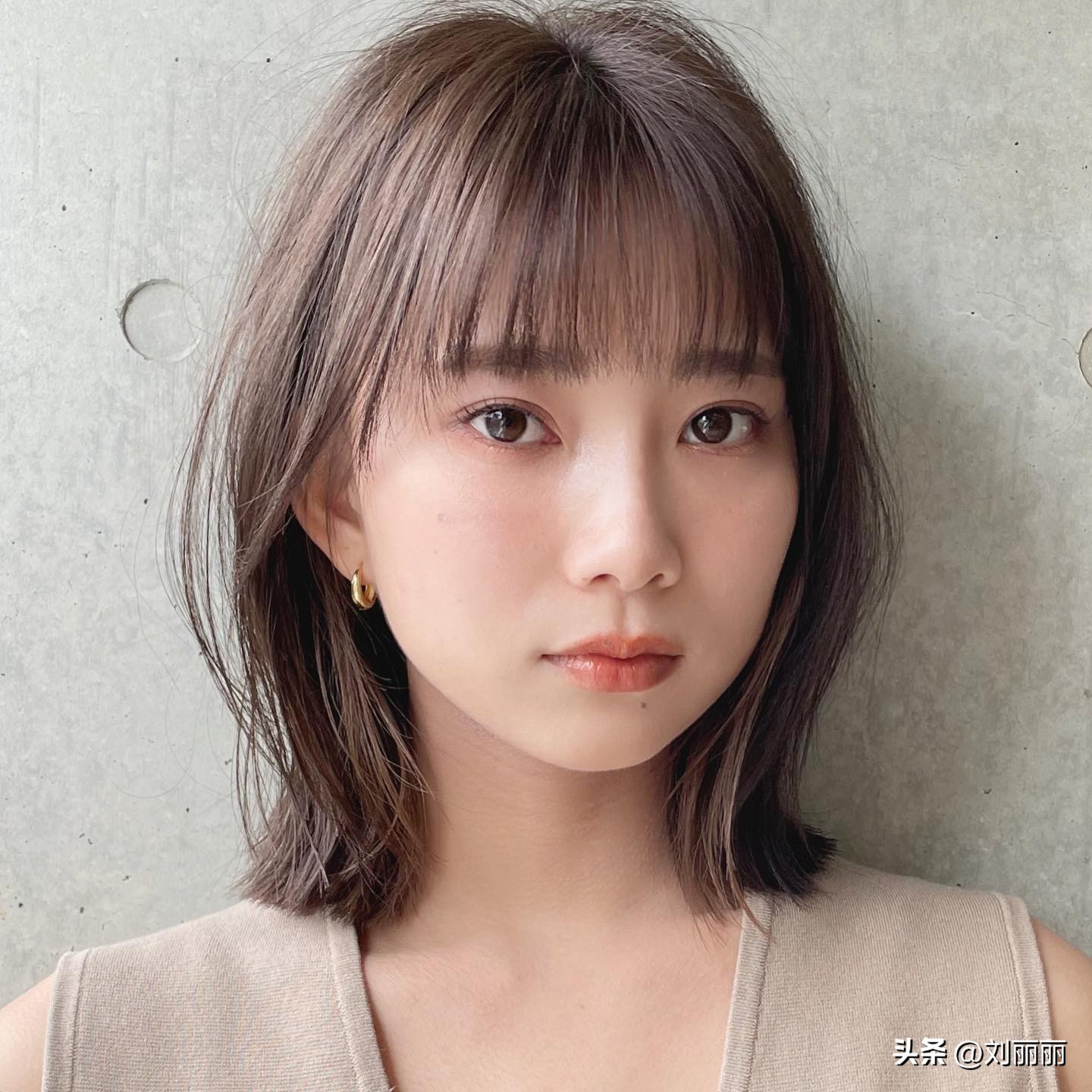 十款耐看易打理的女生发型,沙宣短发立体内扣发型图片