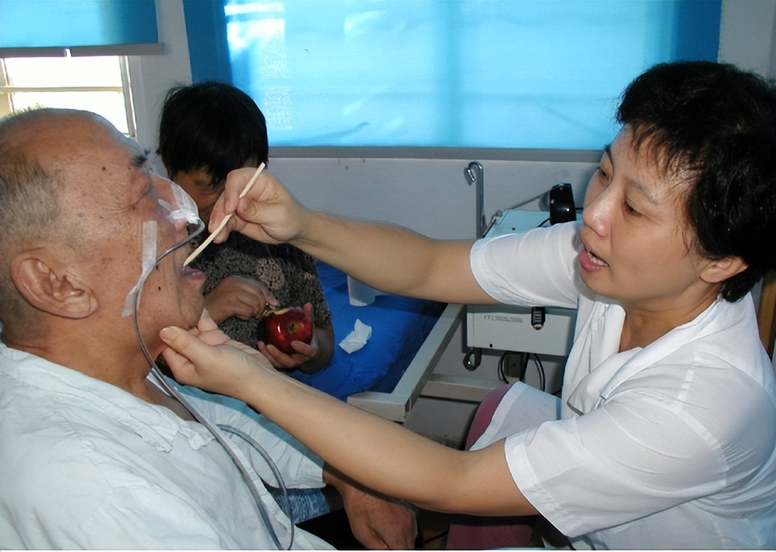 脑梗塞引起的焦虑症怎么办,脑梗塞发作时最迫切的急救方法是