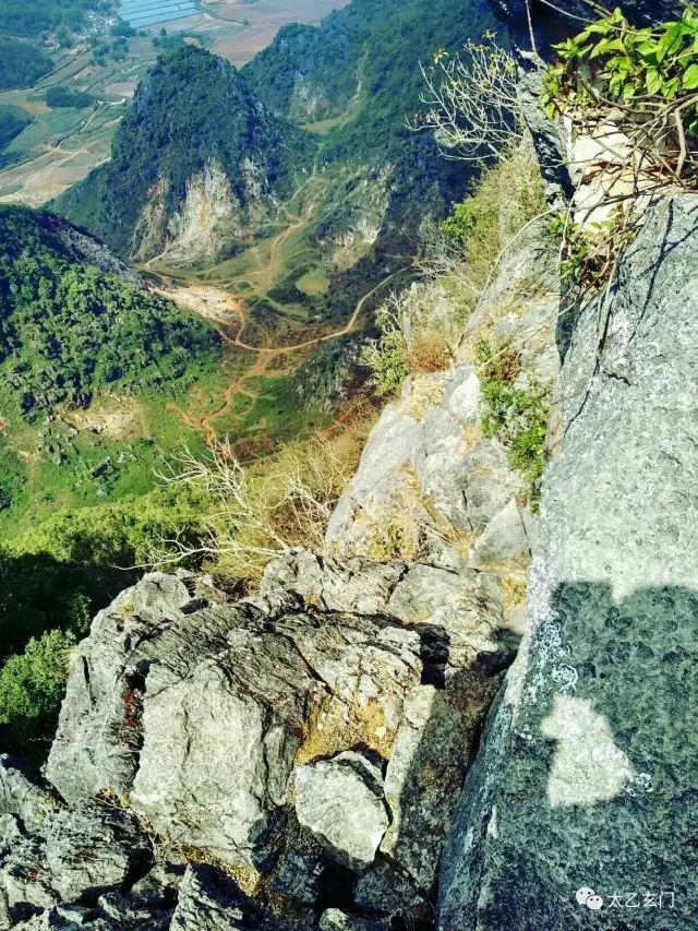 攀普洱天壁山之西门崖子：一日凌云出，群山齐失自高心