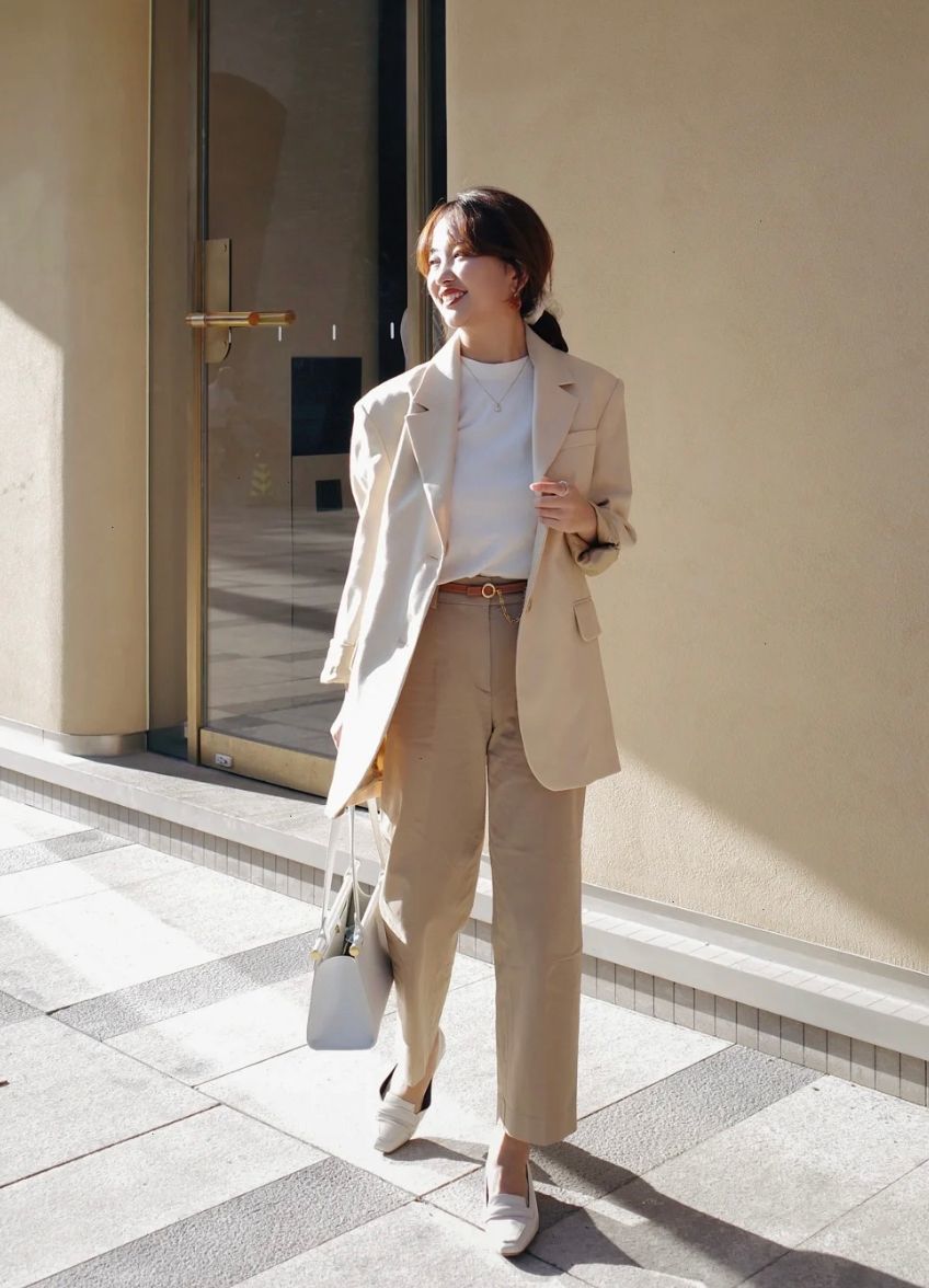 秋冬季杏色直筒裤的最佳搭配,杏色直筒裤怎么搭出慵懒风