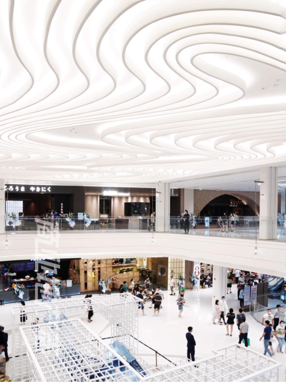 为了提升观察海口万象城的本地化视角,我在海口住了一整周