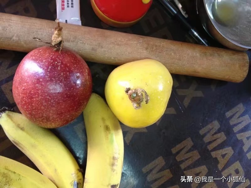 黑人女人在我们公司门口卖百香果（我在非洲安哥拉的日子302）