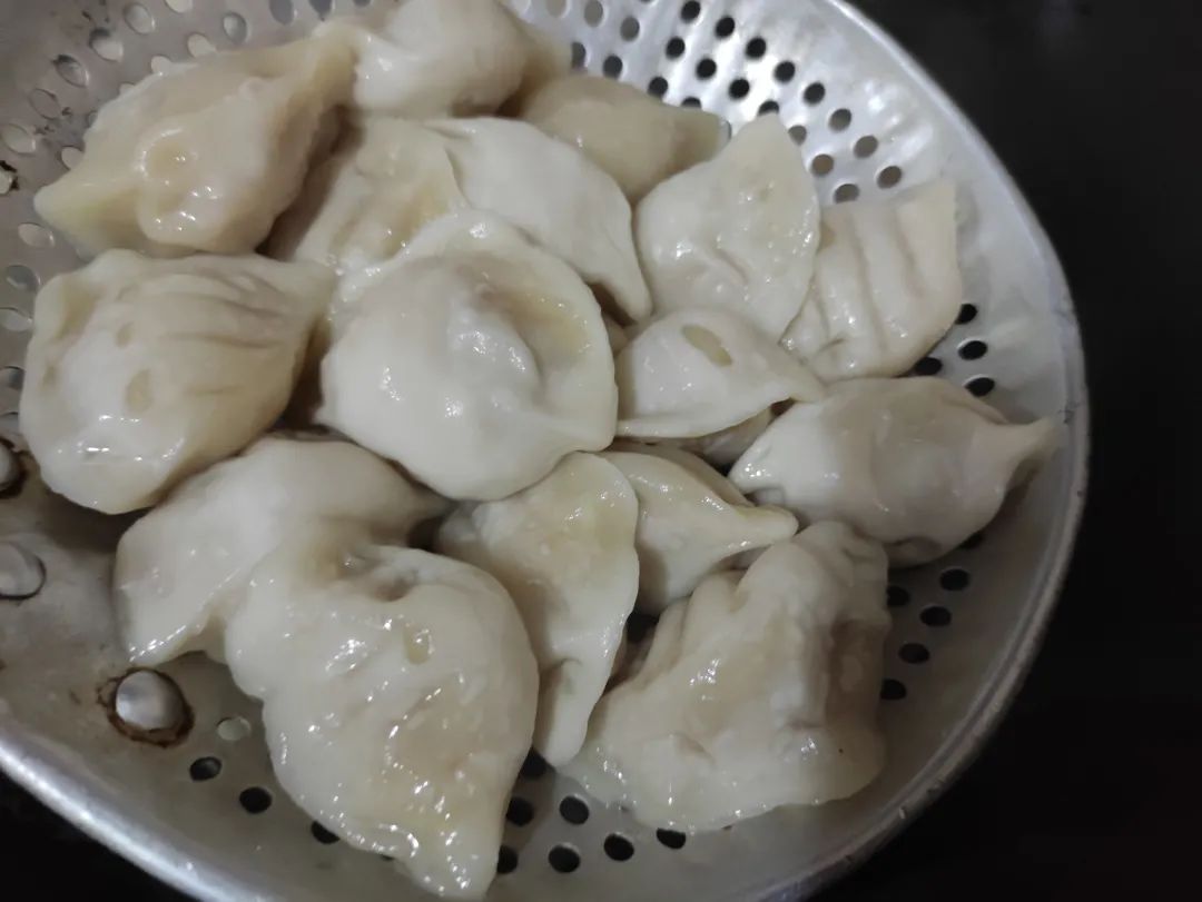 饺子包好后怎么放保鲜袋保存,饺子包好放冰箱冻在一块了怎么办