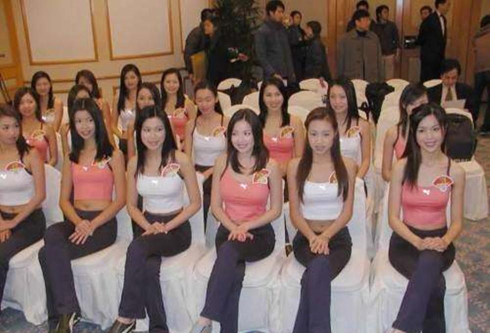 他模仿*昌星赖**的红楼，创办更加奢华的“天上人间”，巅峰时隐退