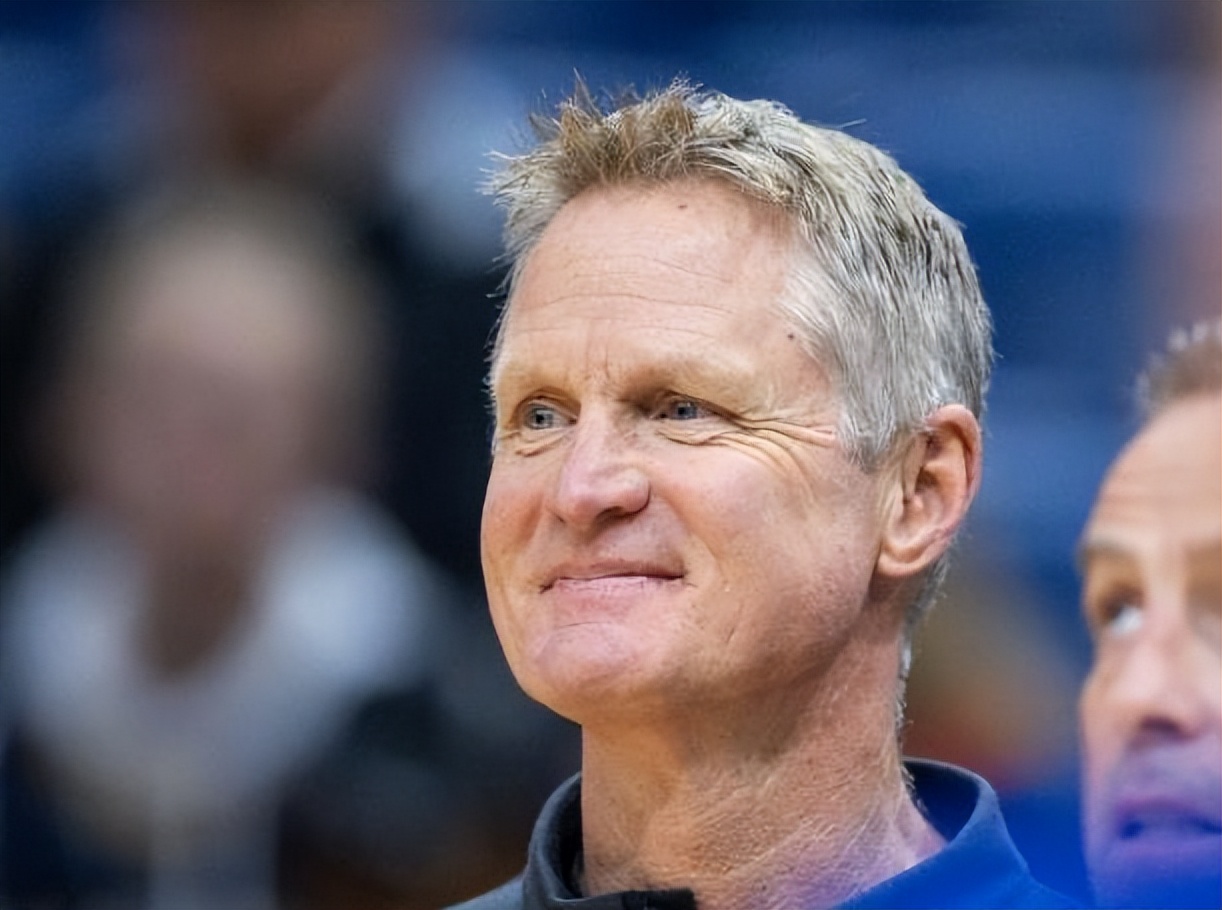 勇士逆转76汤普森,勇士vs国王库里庆祝克莱三分