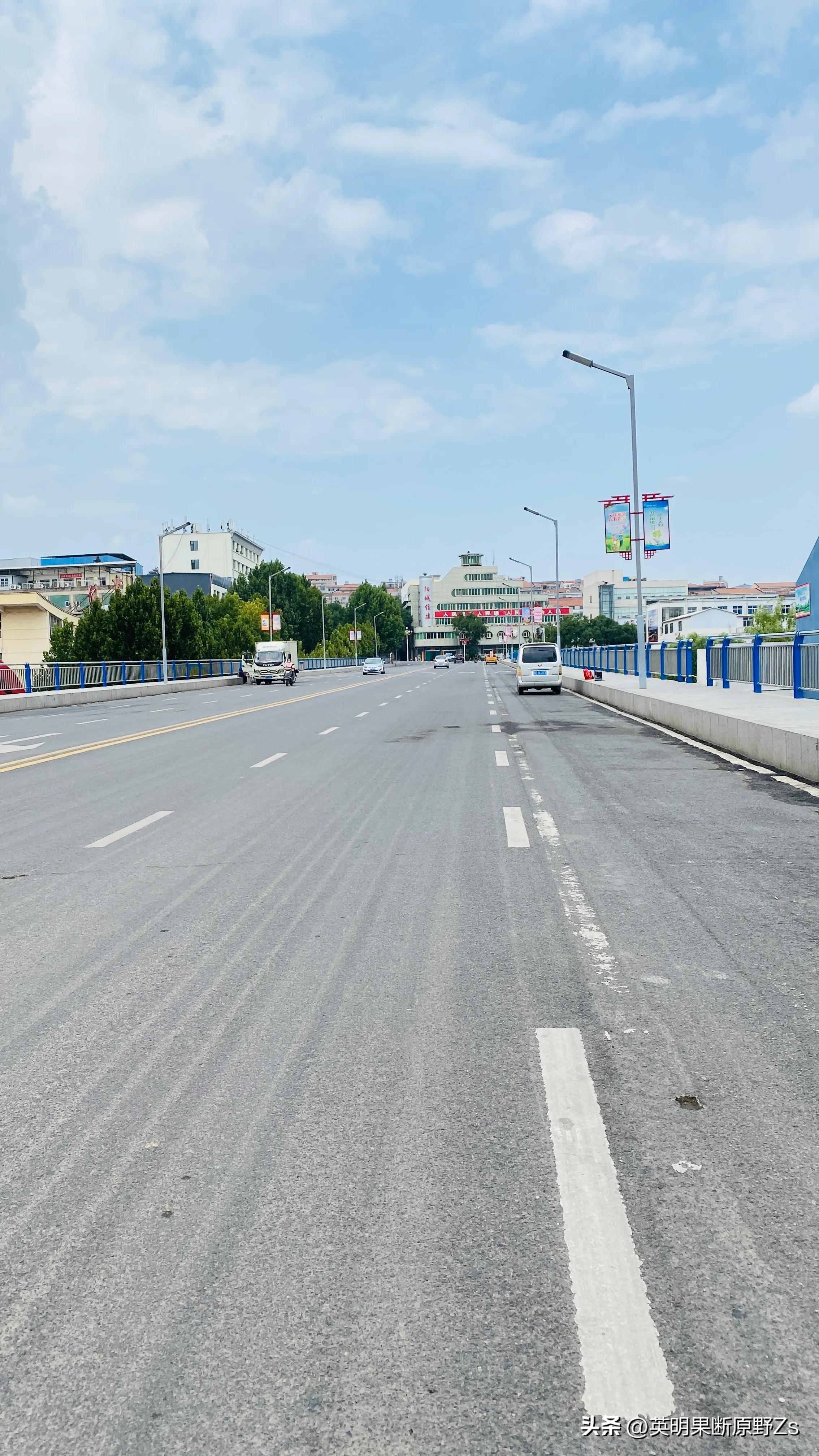 一天挣不到100块钱,1个小时300块钱你会去挣吗