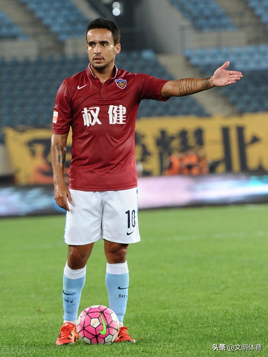 前权健外援宣布挂靴卡纳瓦罗赞其是大师级别球员