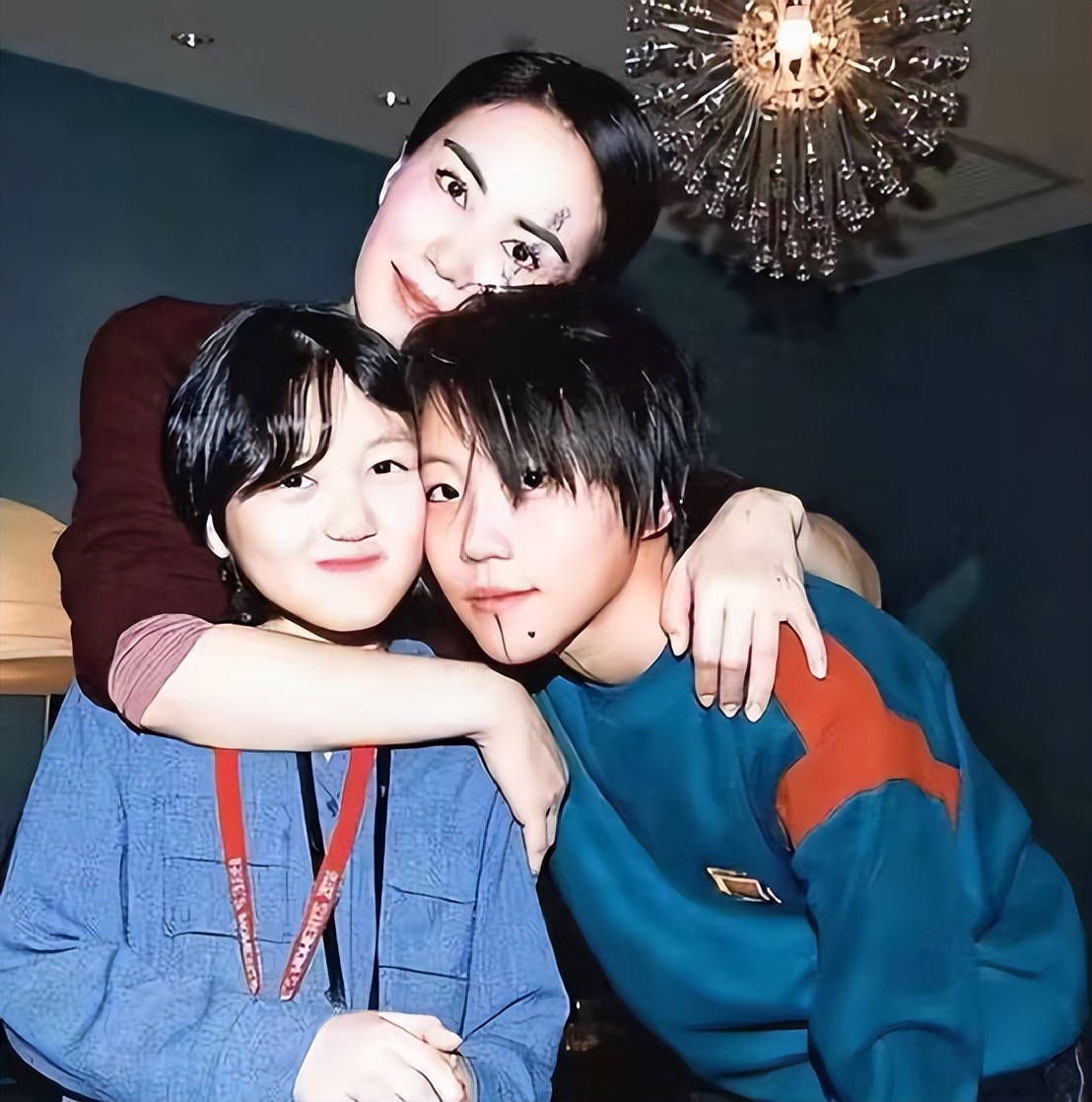 47岁王菲为何看上37岁的谢霆锋,为什么谢霆锋对王菲情有独钟