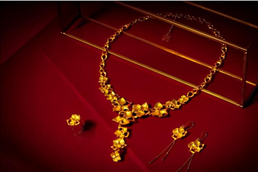 小情侣们如何挑选三金五金,如何选购结婚三金五金避免踩坑