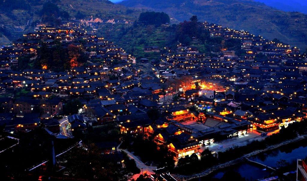 贵州千户苗寨大妈跳舞,贵州千户苗寨真实视频