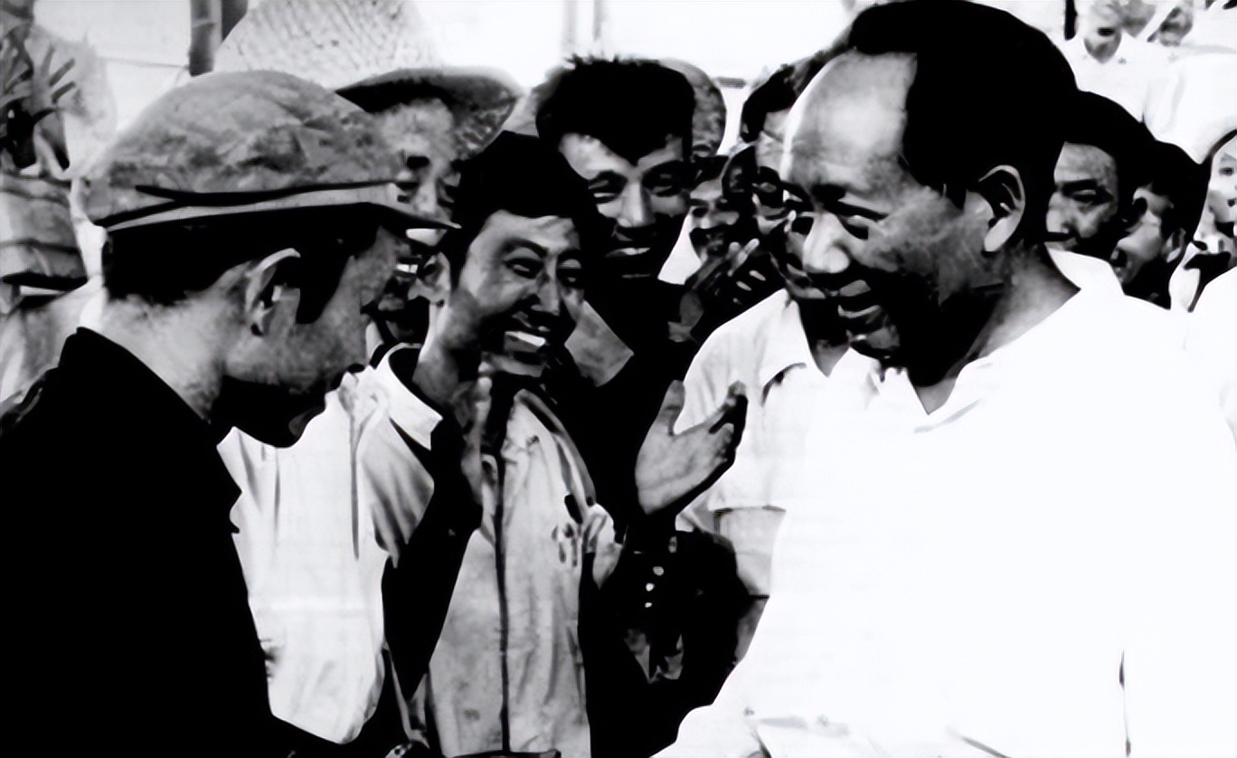 *先念李**抽雪茄，毛主席看了半天：有这么好的烟，怎么不早点拿出来