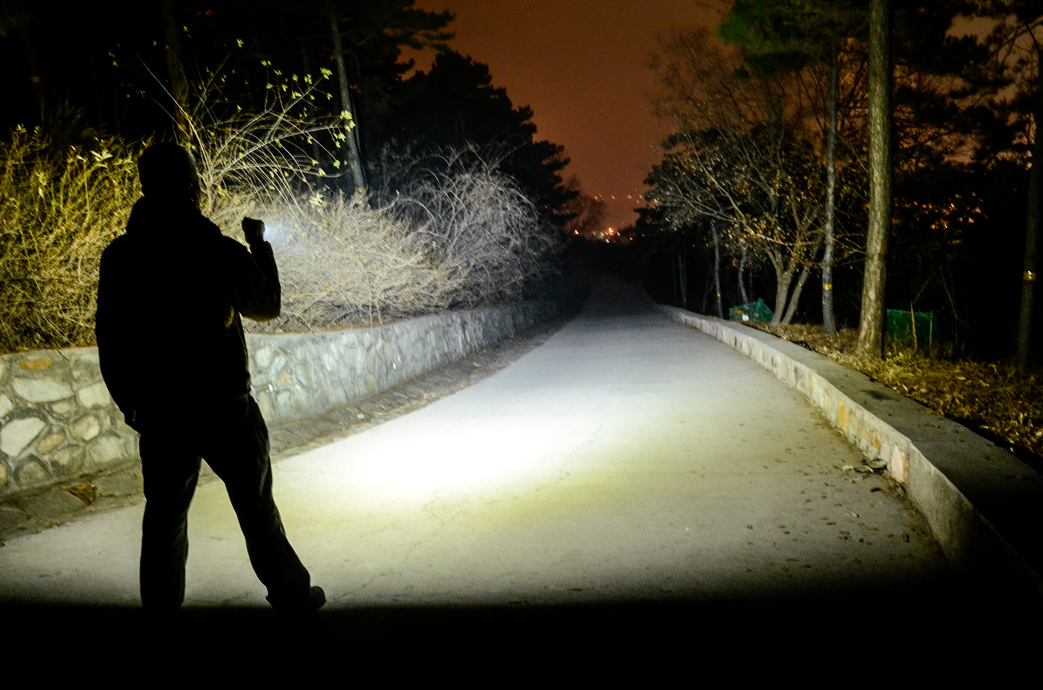 迈特明酷fw3白激光手电,迈特明酷虎头2号手电10000流明