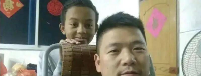 13年前，浙江农村老奶奶收养了黑人小男孩巴比，如今怎么样了？