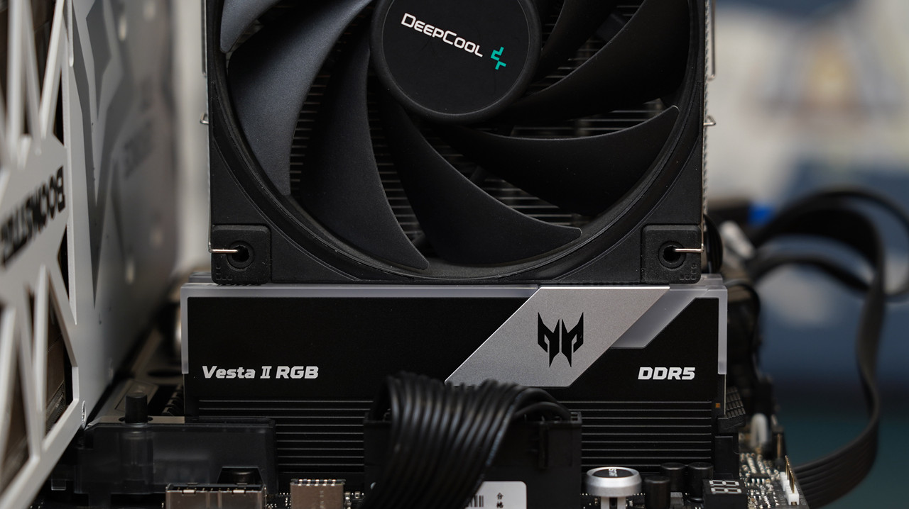 内存宏碁掠夺者ddr5跑分多少,宏碁掠夺者内存条炫光和冰刃展示