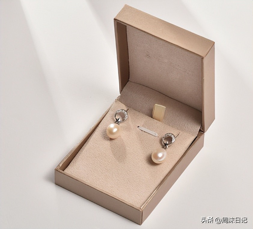 一生一条珍珠项链年轻时髦,女人一生必须要有条珍珠项链