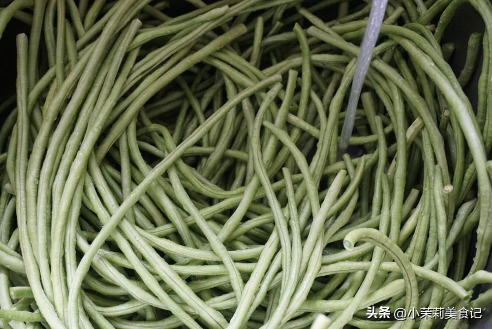 晒干豆角不焯水用盐腌一个晚上,晒干豆角不过水可以吗