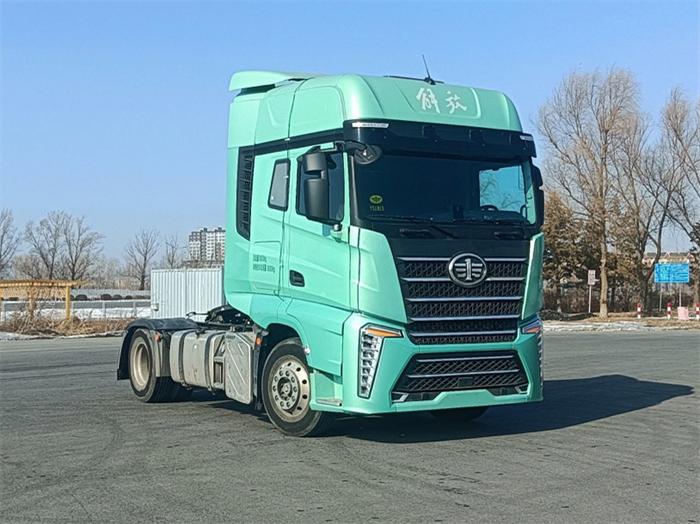 解放7.9吨牵引车,解放重卡7米6