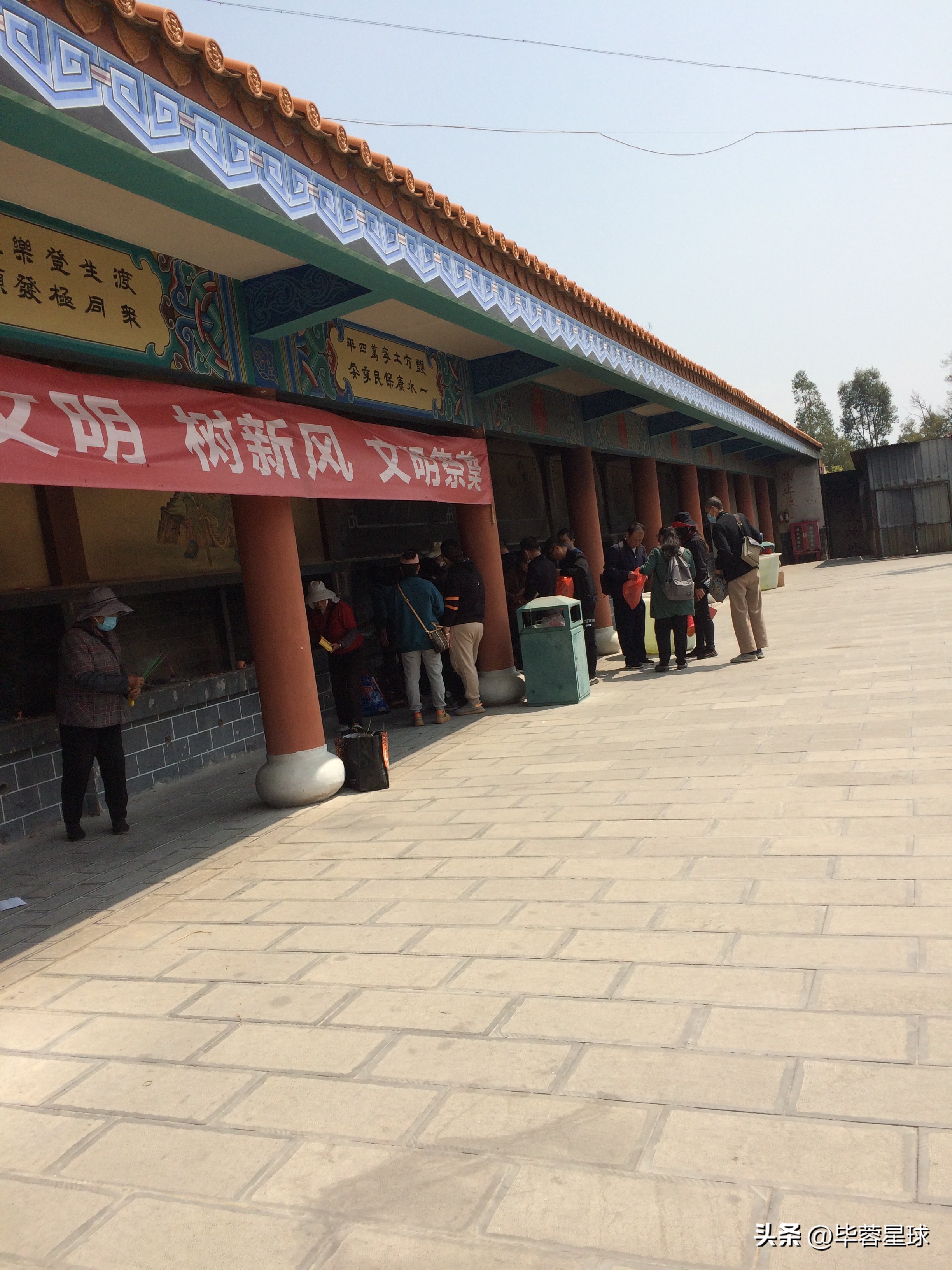 观音山公墓，为外婆下葬的一天，是提醒，是童年青春时代的告别