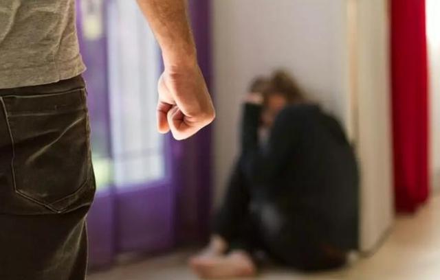 如果你女儿被家暴了,如果你女儿被人打怎么办